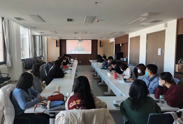 馬克思主義學(xué)院觀看十九屆六中全會(huì)新聞發(fā)布會(huì)-良鄉(xiāng)學(xué)生會(huì)場(chǎng)_副本.jpg